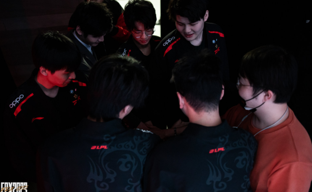 充满不确定 充满不确定