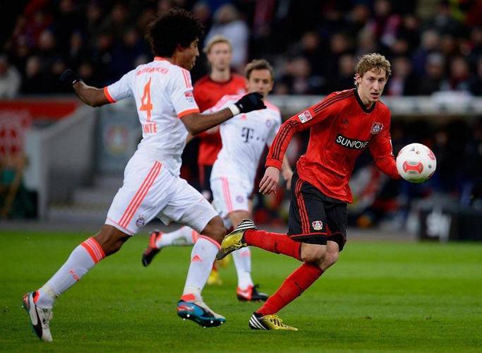 后防与锋线 后防与锋线